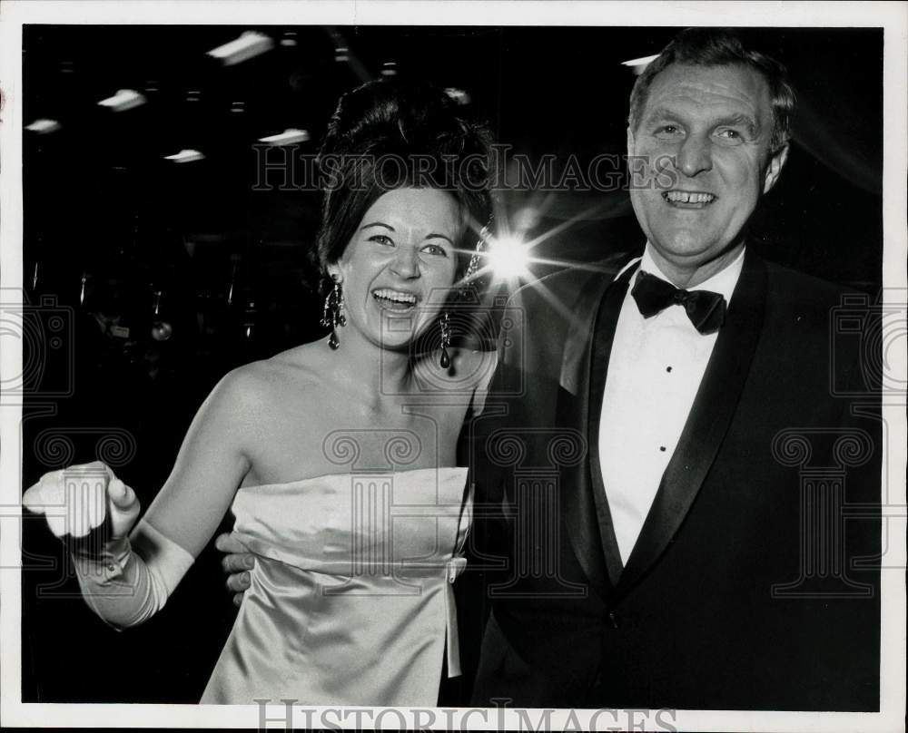 Press Photo Raymond Shafer and Daughter In Law at Event - pna16525