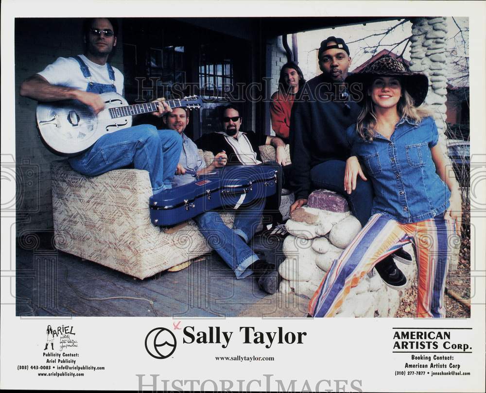 2000 Press Photo Musician Sally Taylor with Band - pna16920- Historic Images