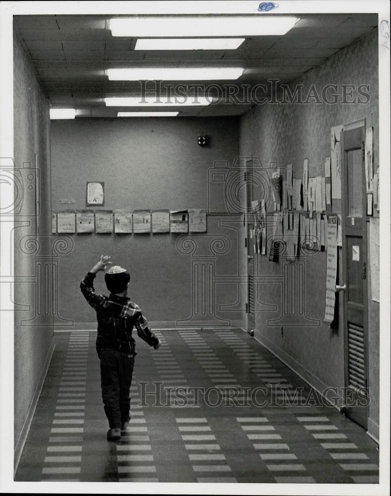 1989 Press Photo Kindergarten Student Jacob Morris at Yeshira Academy School- Historic Images