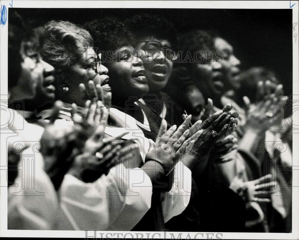 1989 Press Photo Capitol Area Revival Mass Choir Singing in Harrisburg