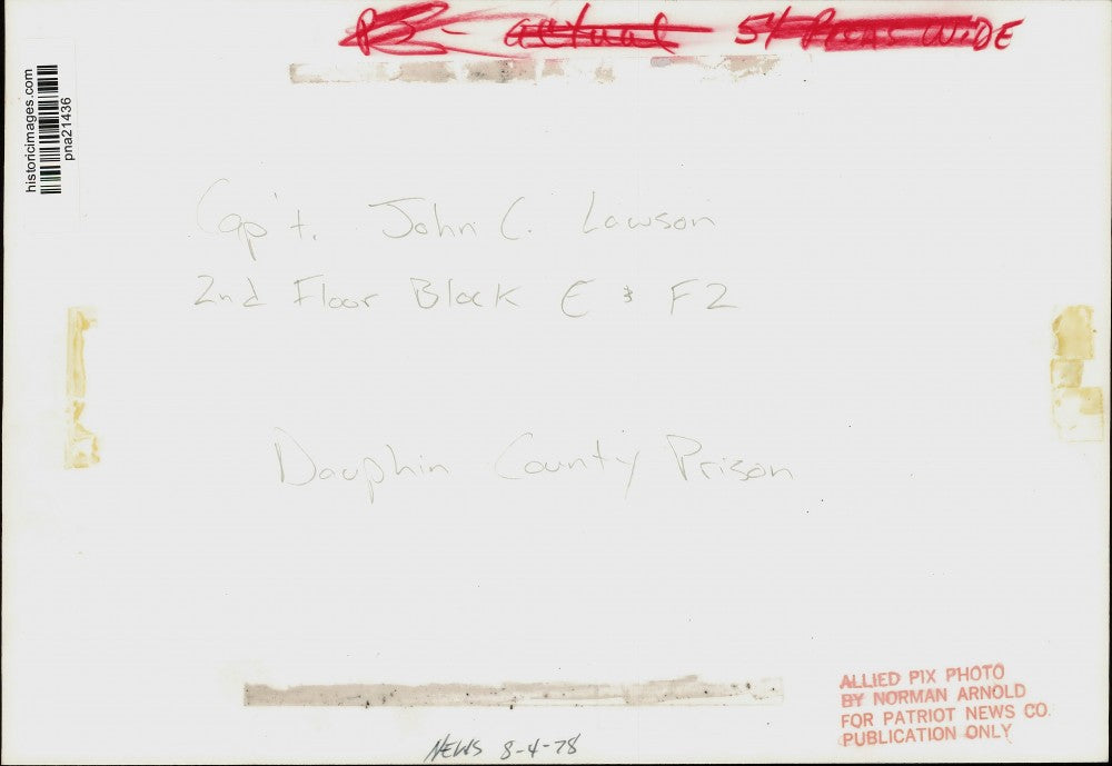 1978 Press Photo Captain John C. Lawson at Dauphin County Prison Cell Blocks