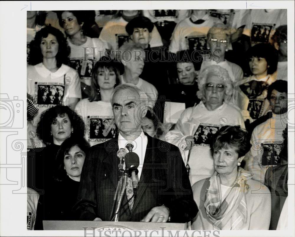 1992 Press Photo Governor Casey and Wife with Protestors at Breast Cancer Rally- Historic Images