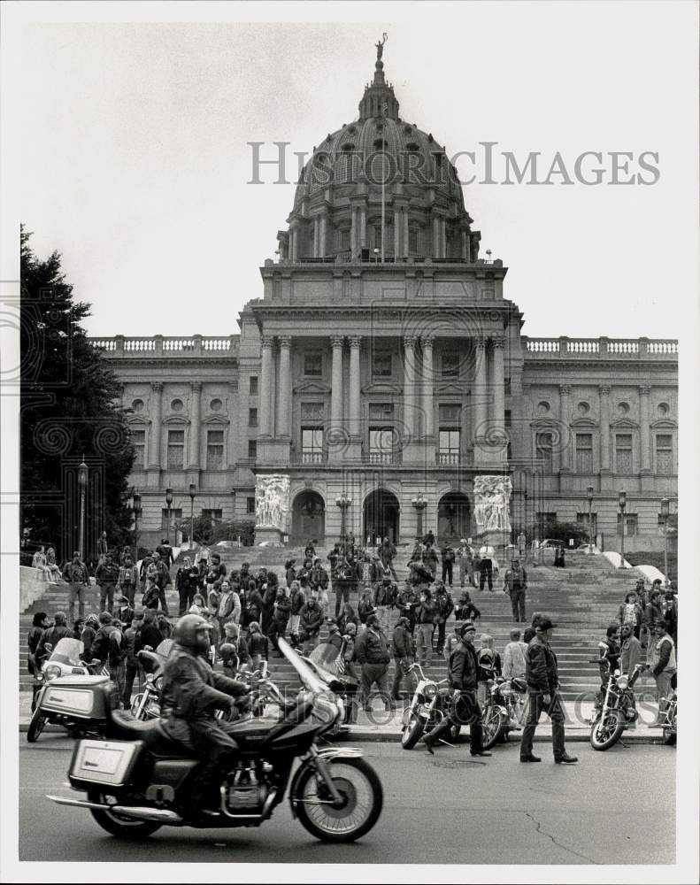 1990 Press Photo Motorcycle Protestors at Capitol Building Steps - pna22269