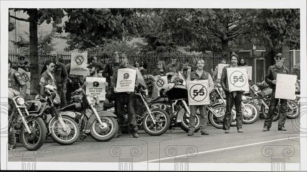 1987 Press Photo Motorcycle Riders Protesting Helmet Law at Governor&#39;s Mansion- Historic Images