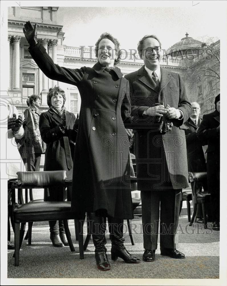 1983 Press Photo Politician and Wife at Capitol Building for Inaugural Address- Historic Images