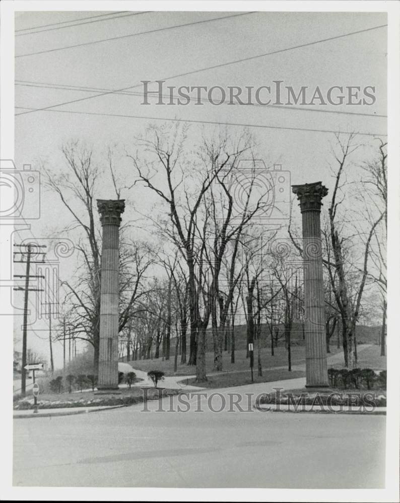 1979 Press Photo Former Courthouse Columns at Reservoir Park in Harrisburg