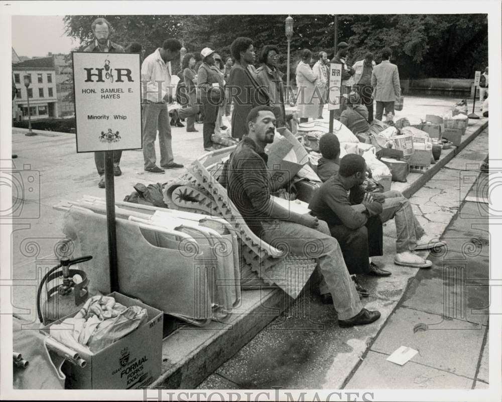 1983 Press Photo Demonstrators at Eviction Protest - pna26511