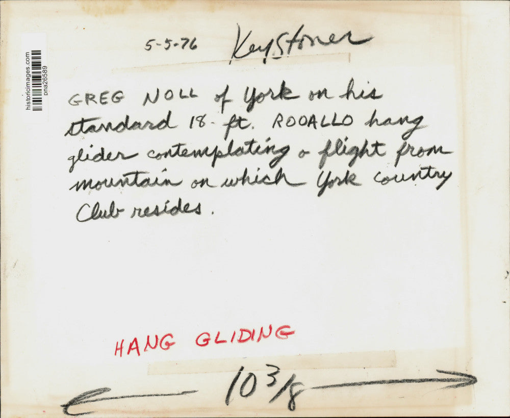 1976 Press Photo Hang Glider Greg Noll Flying Over York Country Club - pna26589