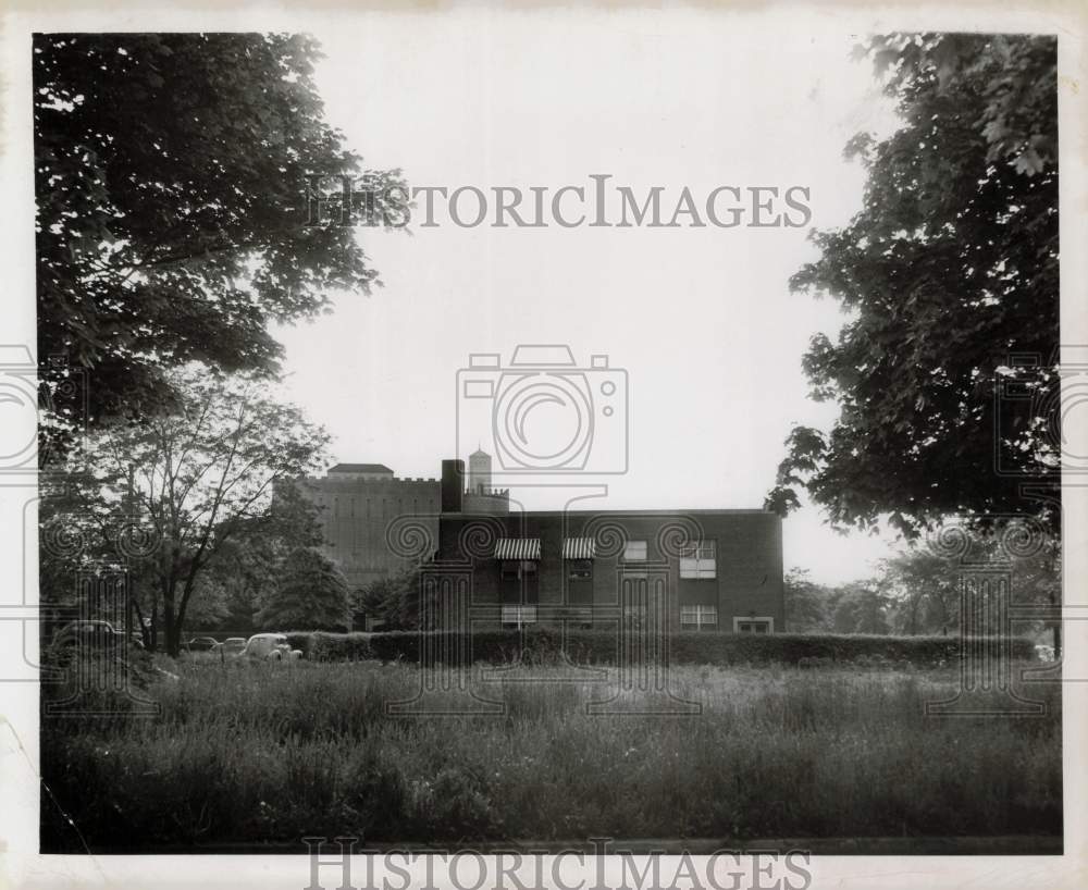 1950 Press Photo Empty Plot Near Buildings Near 5th and Division Streets- Historic Images