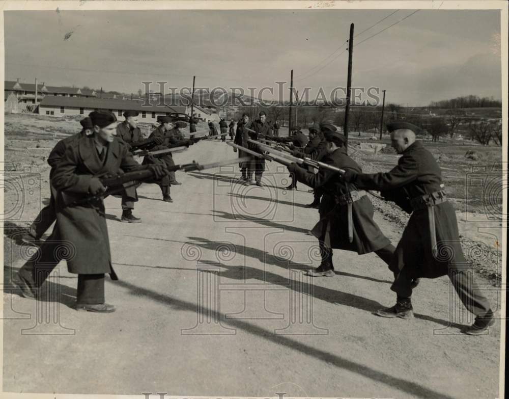 1941 Press Photo 110th Infantry Soldiers at Fort Indiantown Gap Bayonet Training- Historic Images