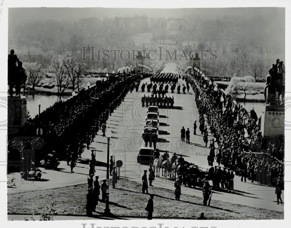 Press Photo Aerial View of Parade and Spectators on Bridge - pnx00710- Historic Images