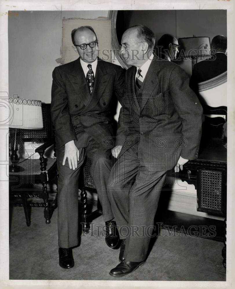 1950 Press Photo Edwin McArthur at Meeting with Colleague - pnx01032- Historic Images