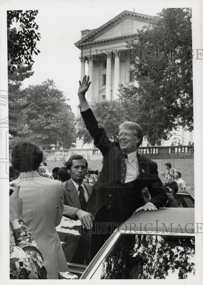 1970 Press Photo Jimmy Carter Waving from Car at the Harrisburg Capitol, PA- Historic Images