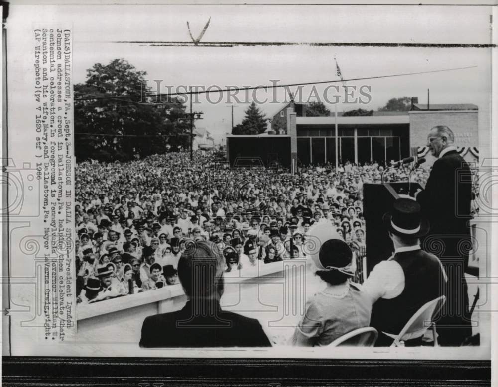 1966 Press Photo President Lyndon Johnson Speaking in Dallastown, Pennsylvania- Historic Images