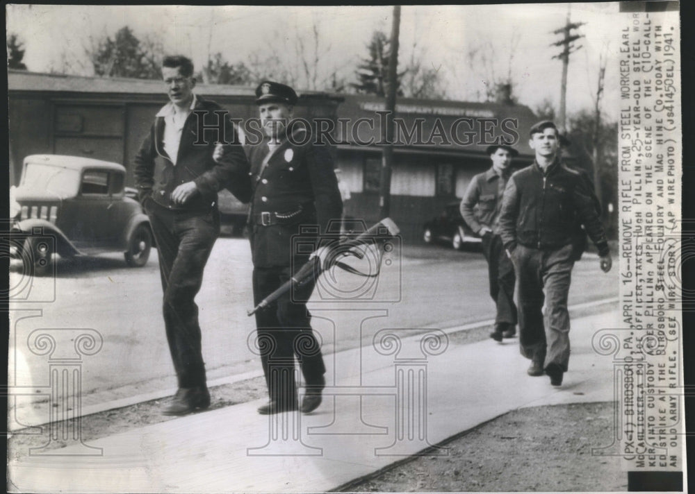 1941 Press Photo Police arrested a striking steelworker- Historic Images