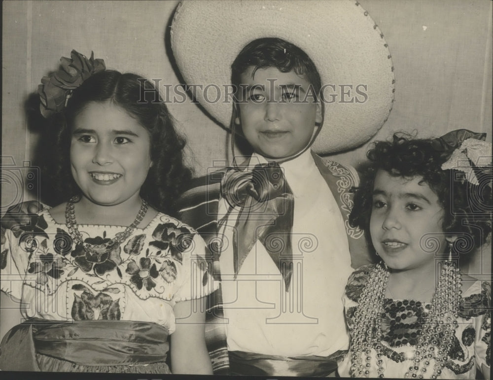 1946 Press Photo George and Martha Sanchez with Lupita Courvier dance the Jarage- Historic Images