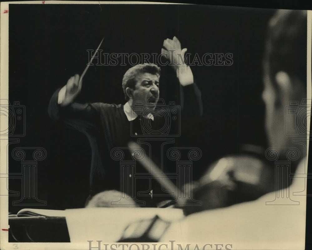 Press Photo Conductor Alesandro - saa00459- Historic Images