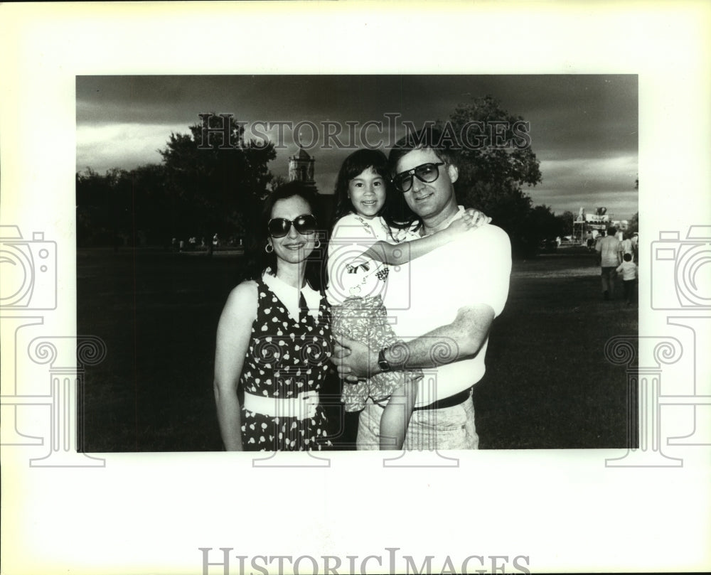 1991 Press Photo The Adams family at a Ballet Folkorio performance - saa01073- Historic Images