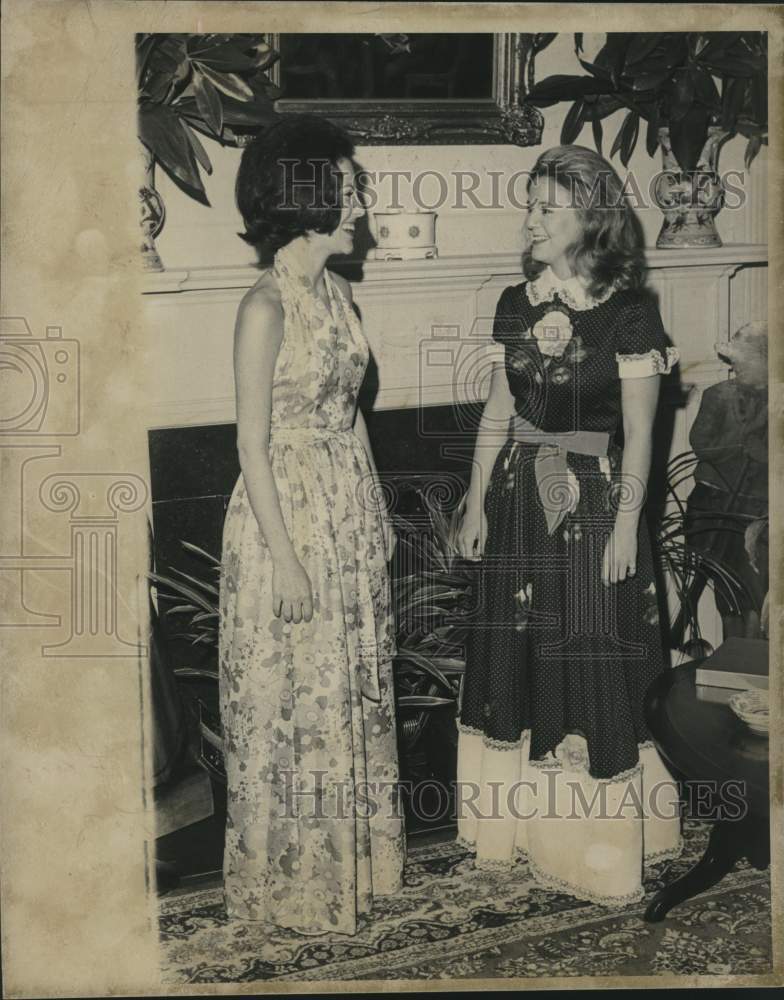 1973 Press Photo Claire Gillespie, Jackie Beretta at Royal Garden Party, Texas