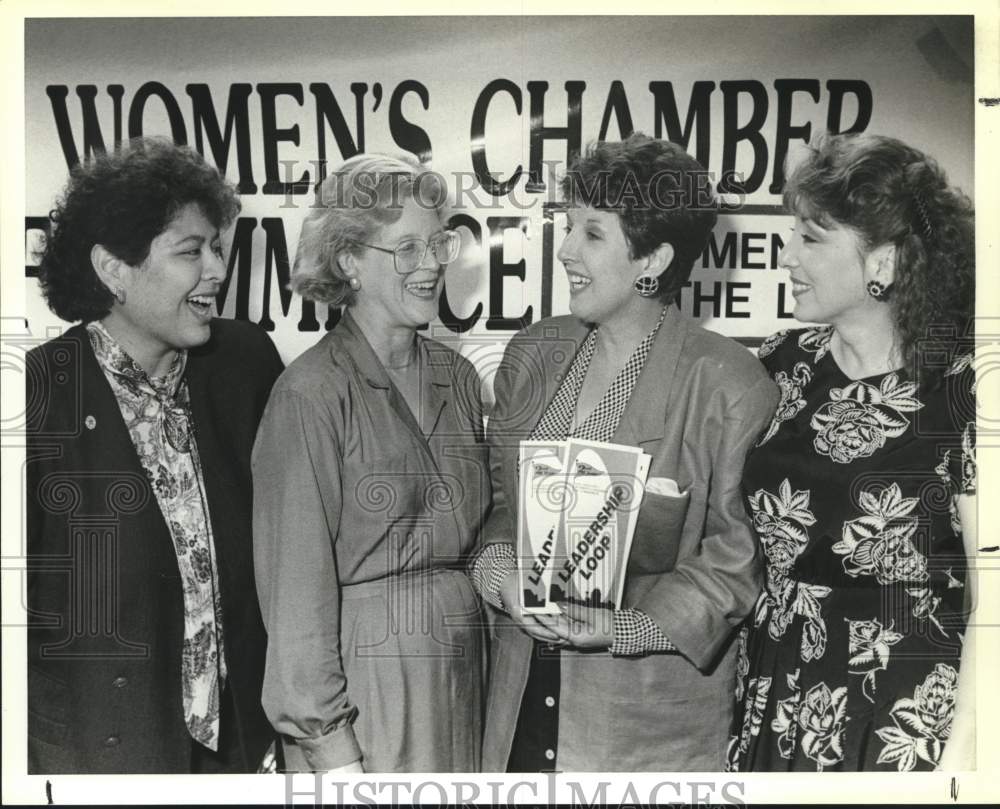 1990 Press Photo Sue Speck Barse and Others at Women&#39;s Chamber of Commerce Event- Historic Images