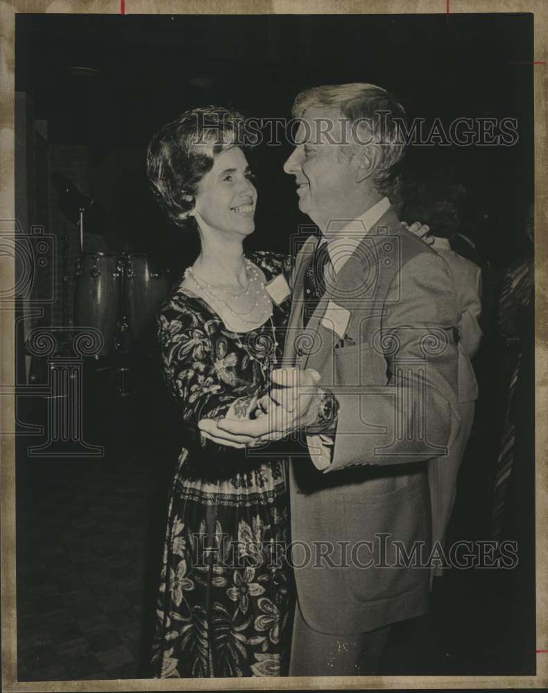 1975 Press Photo Mr. and Mrs. Ray Bostick dancing, Texas - saa03492