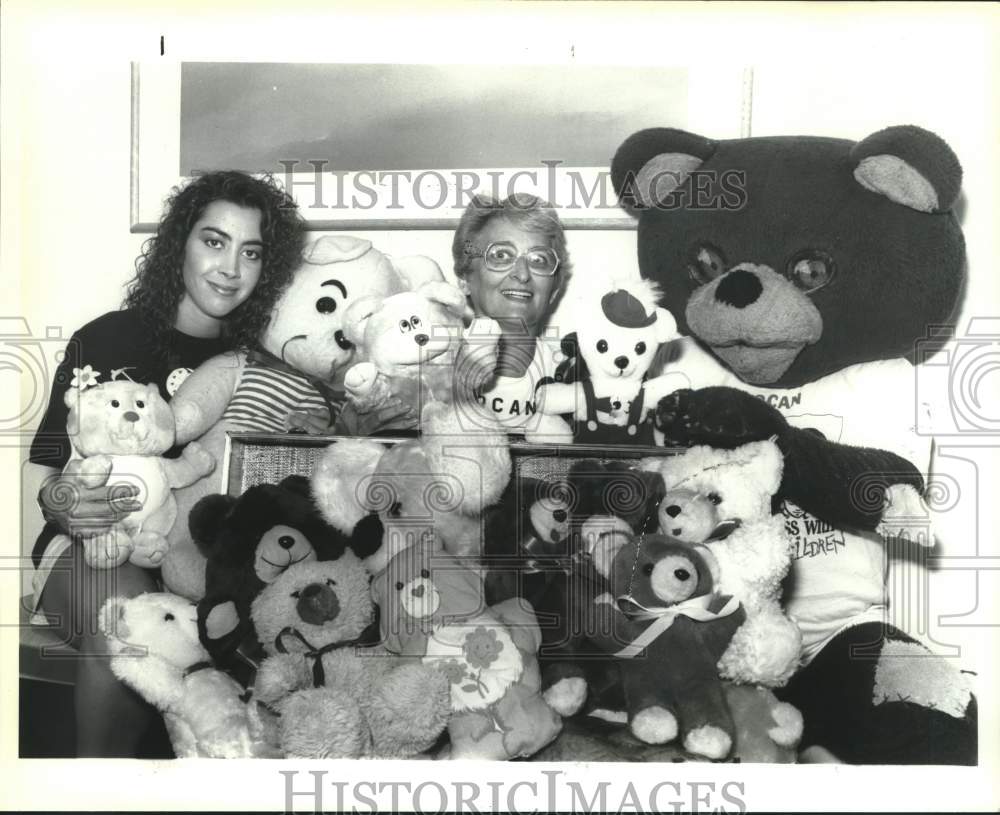 1990 Press Photo Gena Ulrich, Bonnie Blayney with &quot;Oliver&quot; of Bexar County Group- Historic Images