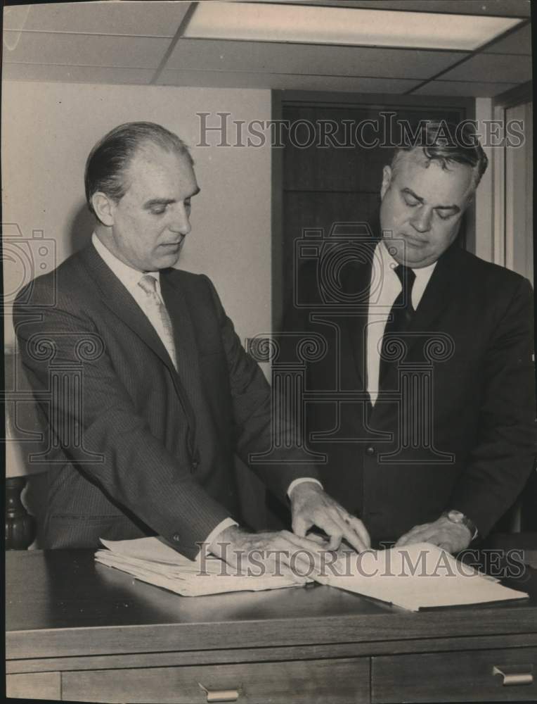 Press Photo District Attorney Ted Butler with District Attorney Charles Butt