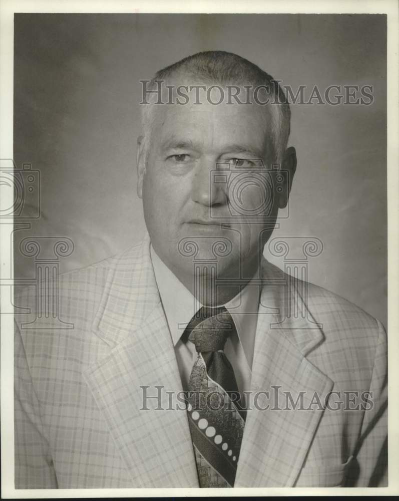 1975 Press Photo Nobel Brock, Mission Chevrolet Sales Manager - saa04760- Historic Images