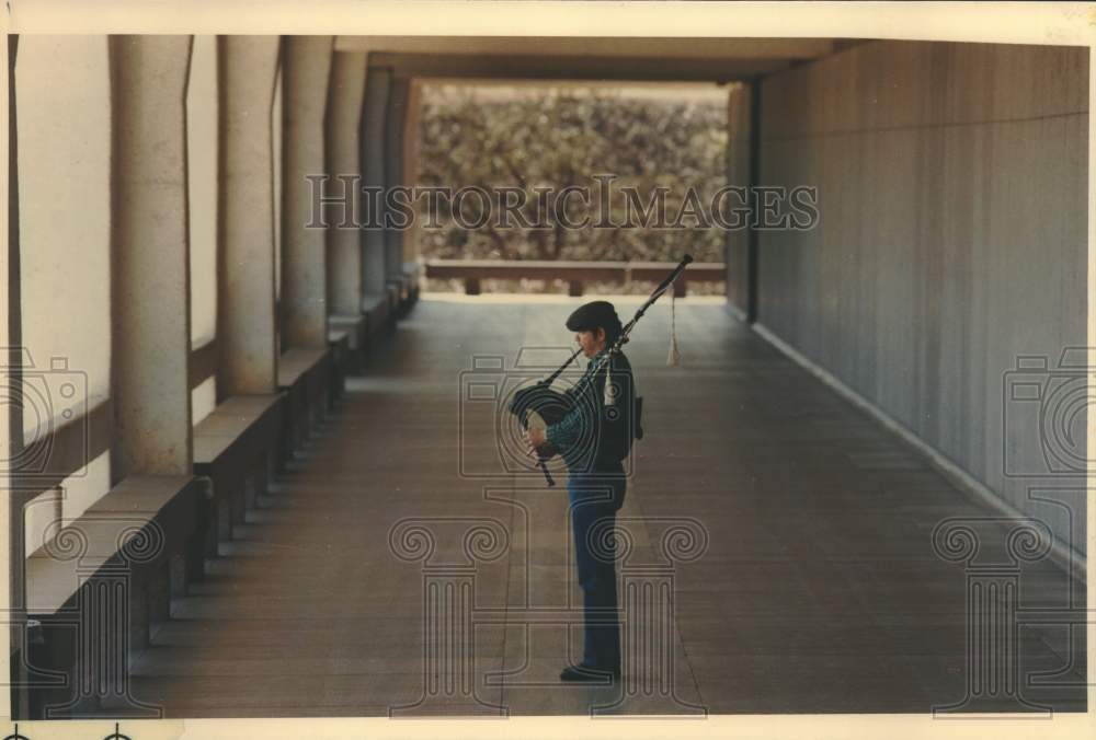 1990 Press Photo Jim Fox, Music Director for the Institute of Texan Cultures- Historic Images