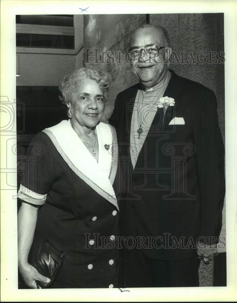 1991 Press Photo Ernest Dixon and at San Antonio Symphony meeting, Texas- Historic Images