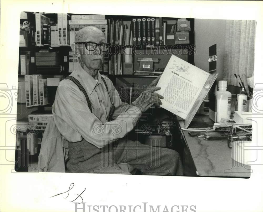 1988 Press Photo Belford Nelson, Main Public Library Volunteer - saa15838- Historic Images