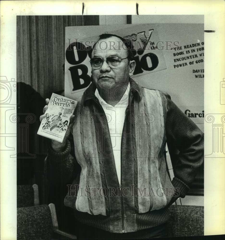 1987 Press Photo Freddie Garcia at Outery in the Barrio book conference, Texas- Historic Images