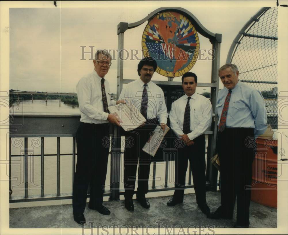 1992 Press Photo Express-News Border Bureau Executives at Laredo Texas Bridge- Historic Images