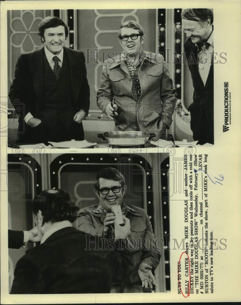 1977 Press Photo Billy Carter with James Dickey on &quot;The Mike Douglas Show&quot;- Historic Images