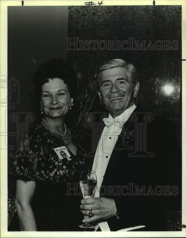 1988 Press Photo Les Paulick, Guest Maestro and Wife at Symphony Concert Benefit- Historic Images