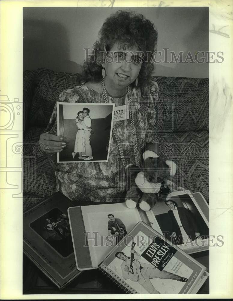 1989 Press Photo Jan Edwards with Elvis Collection - saa17911- Historic Images