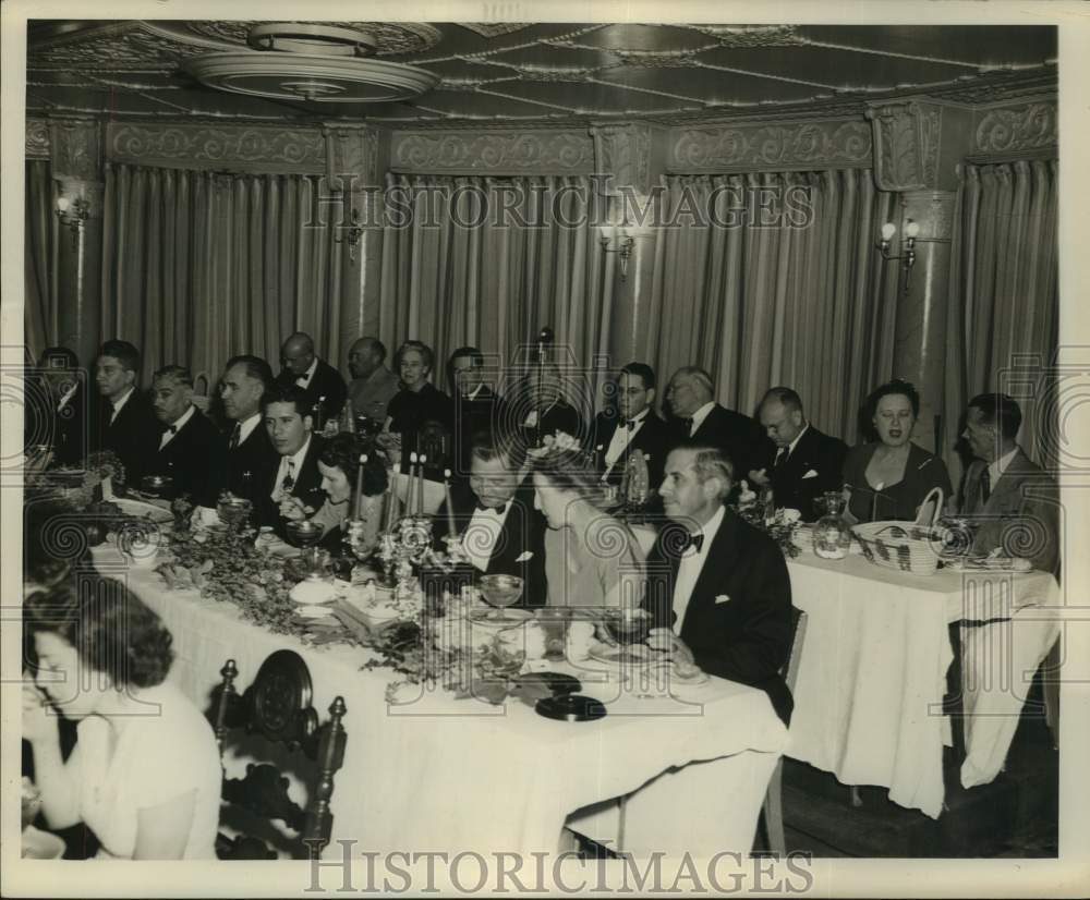 1946 Press Photo R. G. presiding at a joint meeting of clubs, Texas - saa17986