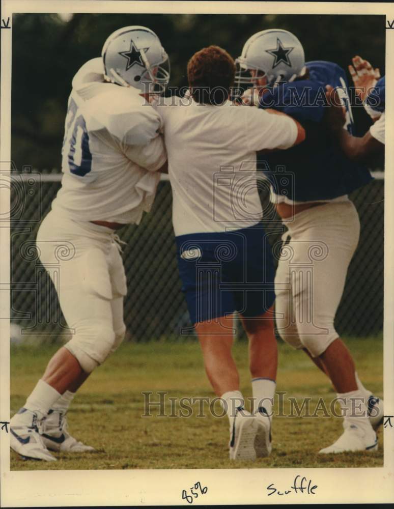 Press Photo Dallas Cowboys Coach Dave Shula Breaks Up Fight Between Players- Historic Images