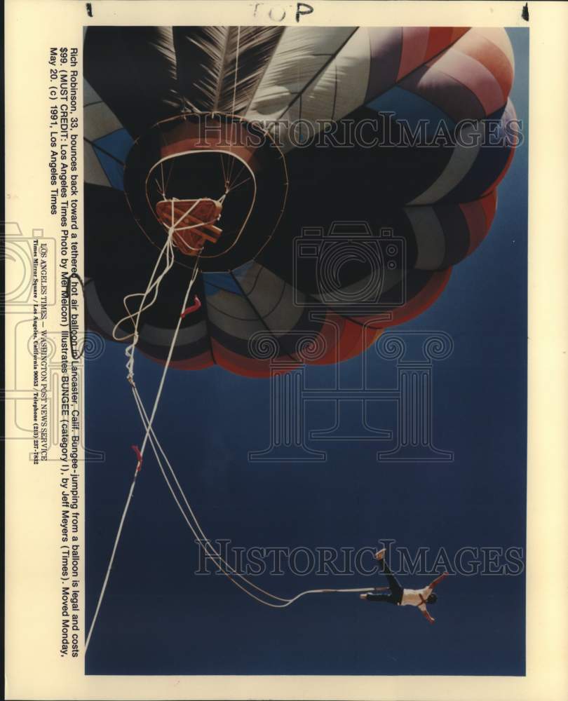 1991 Press Photo Rich Robinson Bungee Jumps Off a Hot Air Balloon in California- Historic Images