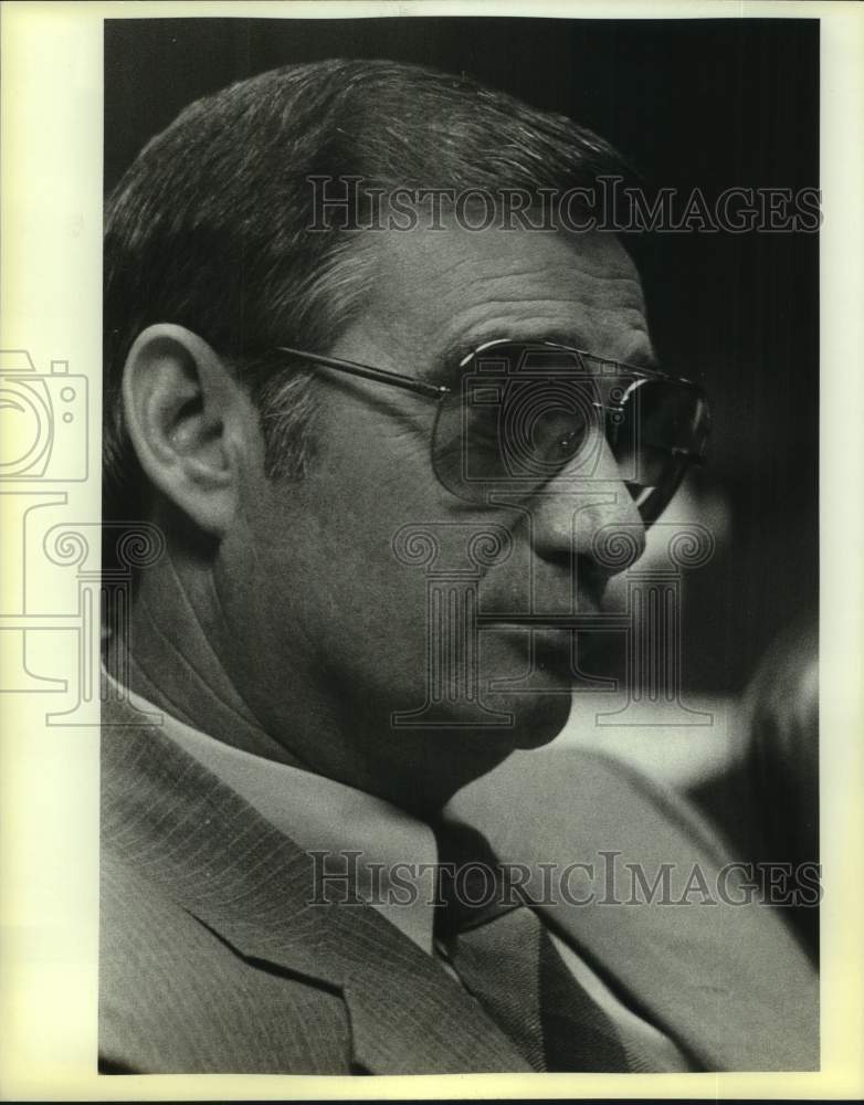 1985 Press Photo Ernest Roberts, director of Accreditation for ISD, Texas- Historic Images