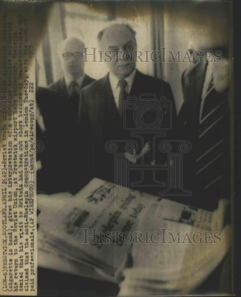 1975 Press Photo Soviet's Alexander Shelepin at Prestwick airport, Scotland