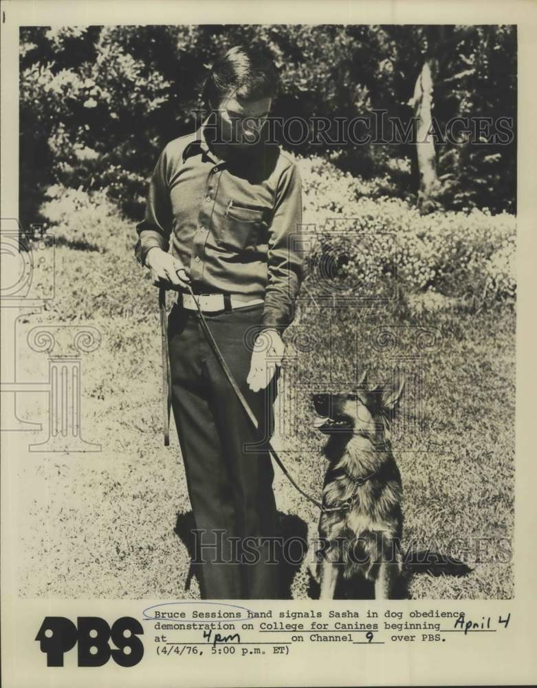 1976 Press Photo Bruce Sessions and Sasha appearing on College for Canines.