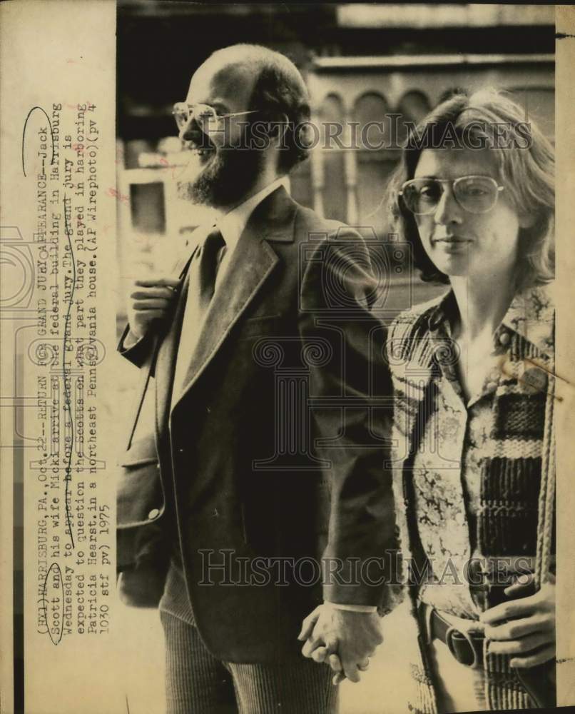 1975 Press Photo Jack and Micki Scott at hearing on Patricia Hearst, Harrisburg
