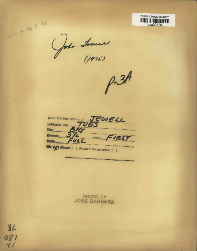 1975 Press Photo John Tower stands behind podium and leopard, Texas - saa23728