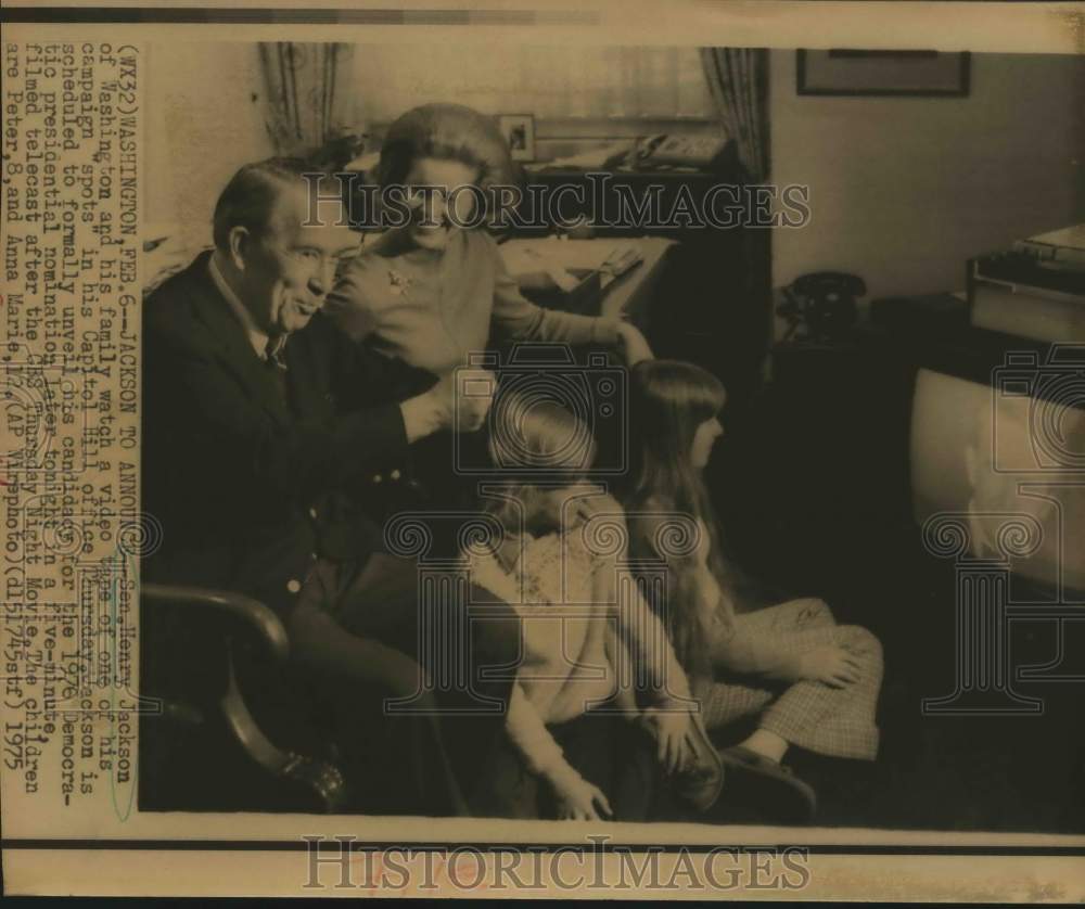 1975 Press Photo Senator Henry Jackson with his wife and children, Washington