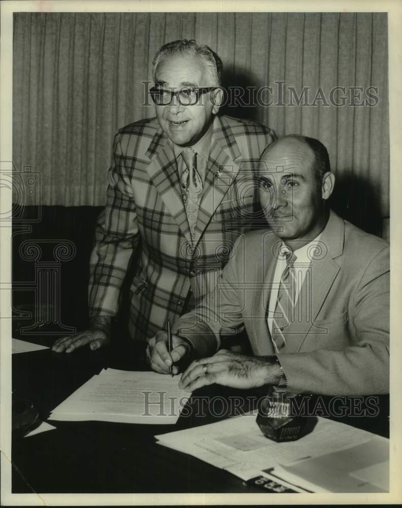 1973 Press Photo Jack M. Selby, Texas Frozen Foods Association, at desk, Texas