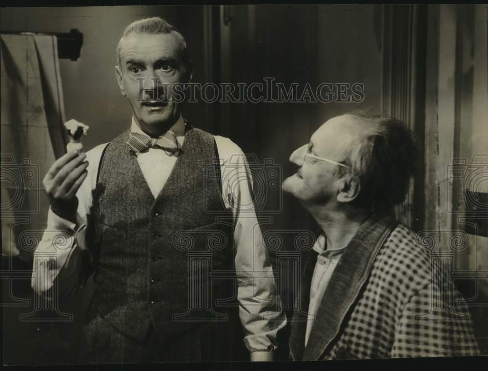 1951 Press Photo Clifton Webb in scene from Mr. Belvedere Rings the Bell- Historic Images