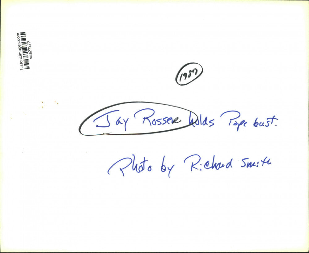 1987 Press Photo Jay Rosser holding bust of Pope - saa27272