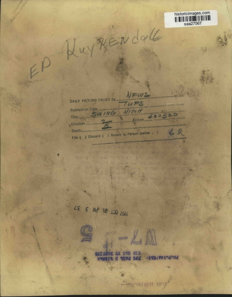 1957 Press Photo Ed Kuykendall sitting in swing with another gentleman, Georgia