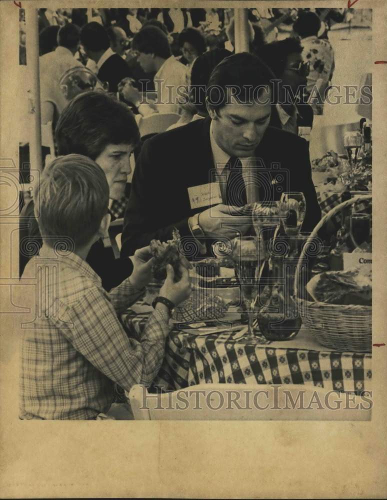 1981 Press Photo Senator Bill Sarpalius with others at Legislative lunch, Texas